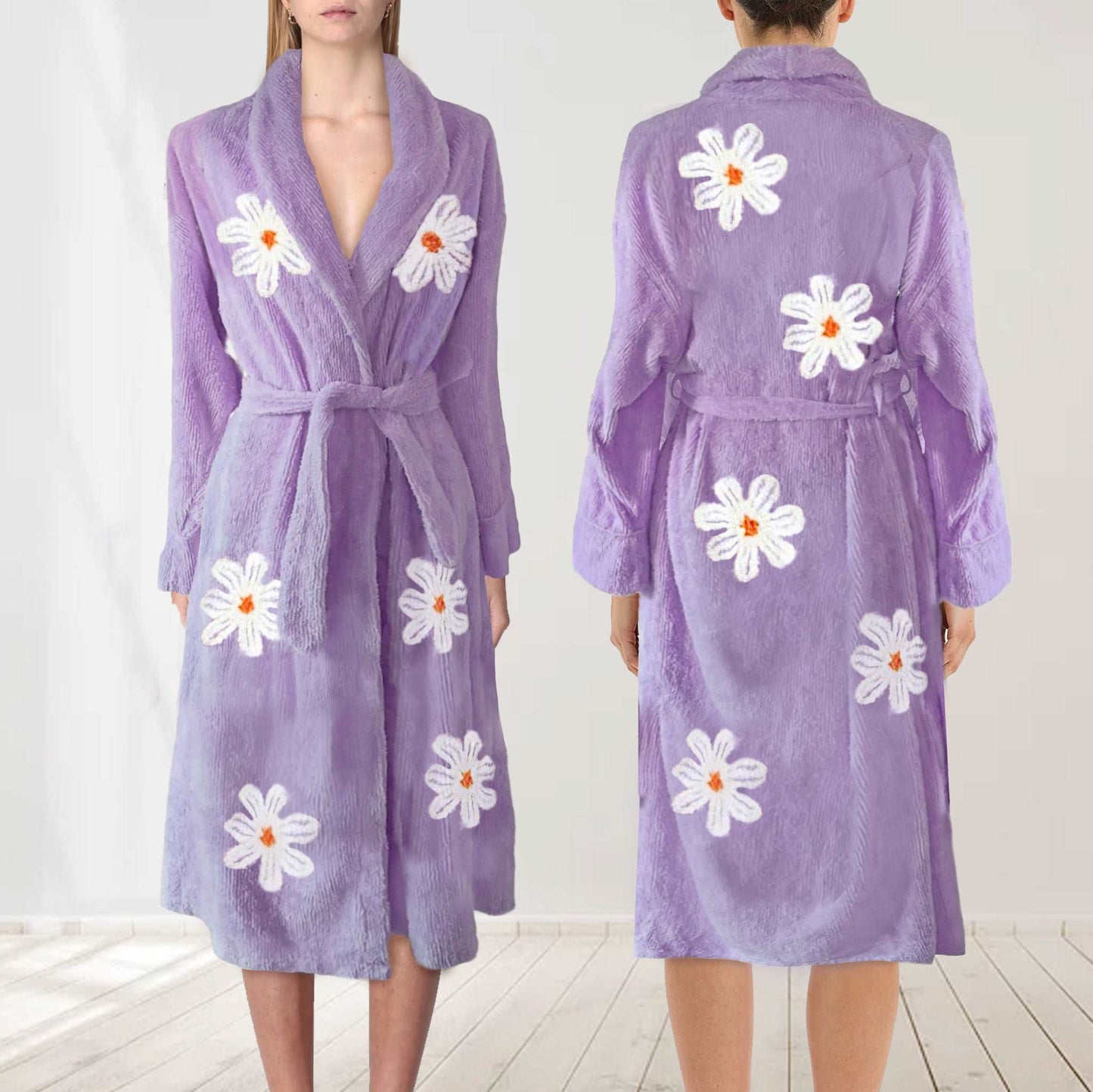 Falling Daisies Chenille Robe in Lilac