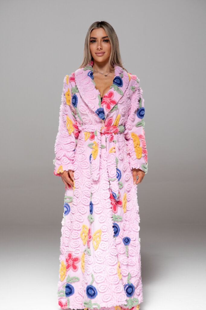 Beautiful rare “Wedding Cake” Chenille gown in Slipper Pink 2025