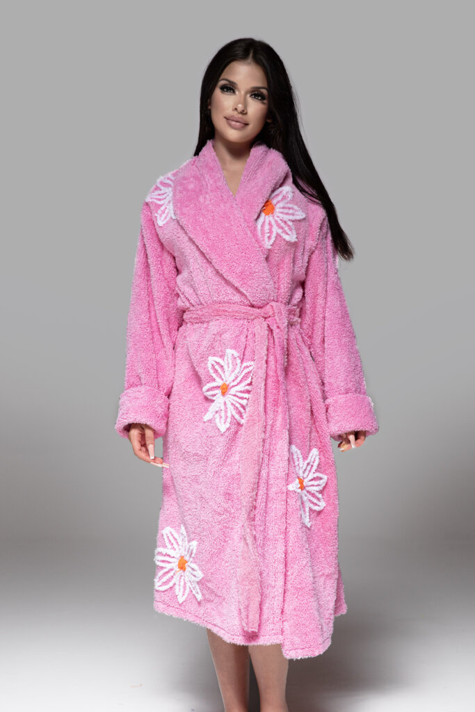 Famous “Falling Daisies” Chenille bathrobe in Lipstick pink 2025